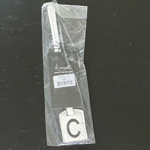 NWT “K•Carroll” Bag Tag,  Monogram Letter "C" White Bag Tag with "Black" Letter - Picture 4 of 5
